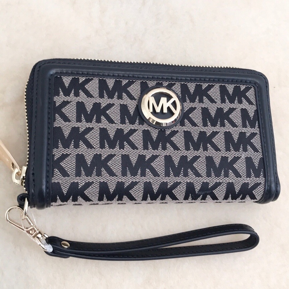 NEW Michael Kors Fulton Zippered Wallet/Phone Case